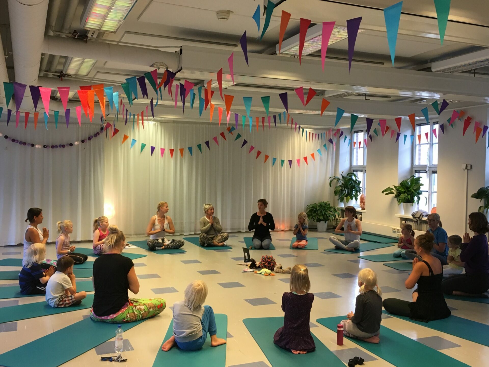 YogaBeez accredited yoga foundation teacher training course in Helsinki